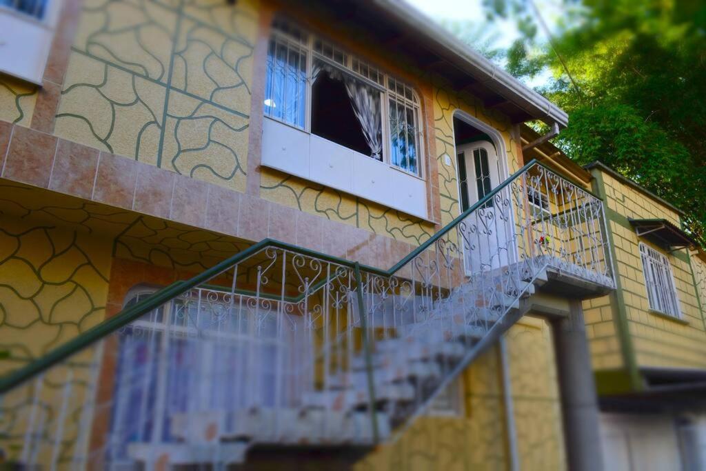 Casa familiar y agradable, parqueadero y BBQ