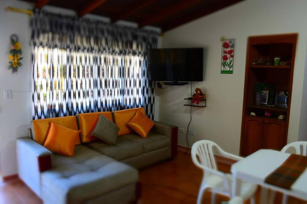 Casa familiar y agradable, parqueadero y BBQ
