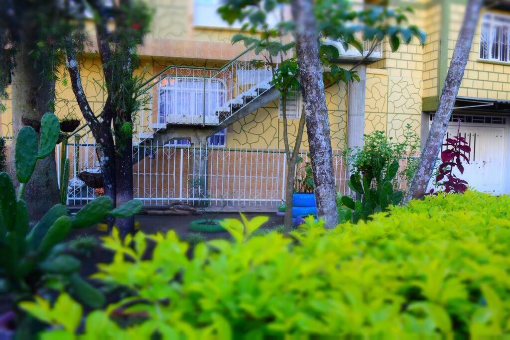 Casa familiar y agradable, parqueadero y BBQ