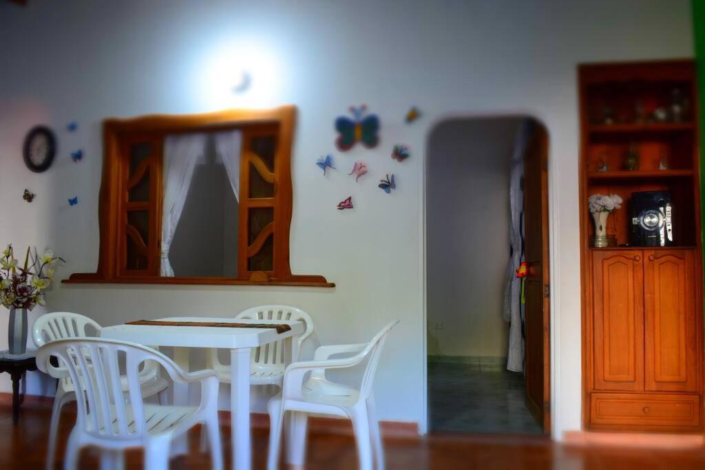 Casa familiar y agradable, parqueadero y BBQ