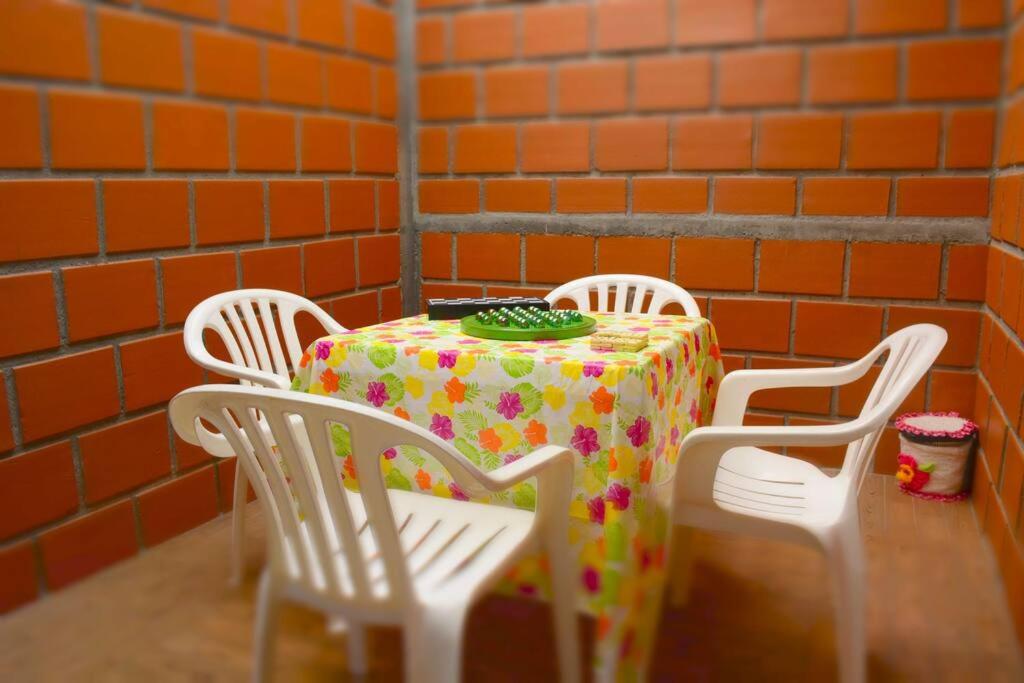 Casa familiar y agradable, parqueadero y BBQ