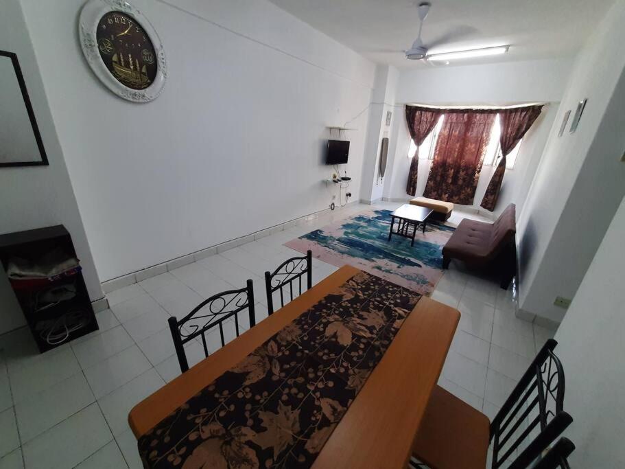 3-bedroom apartment with guarded parking inside photo 7