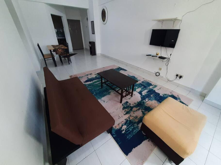 3-bedroom apartment with guarded parking inside photo 3
