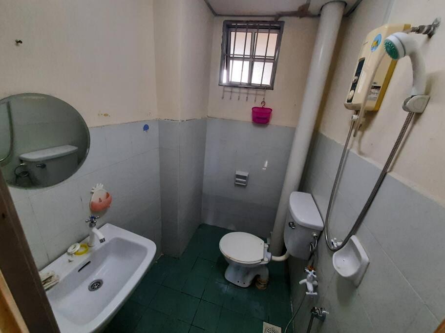 3-bedroom apartment with guarded parking inside photo 8