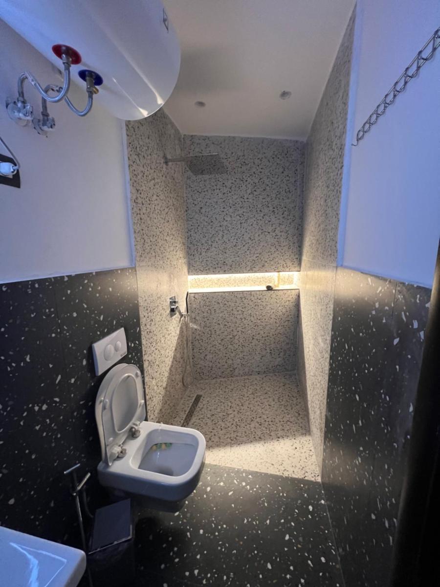 Your black & white Studio Suite photo 2