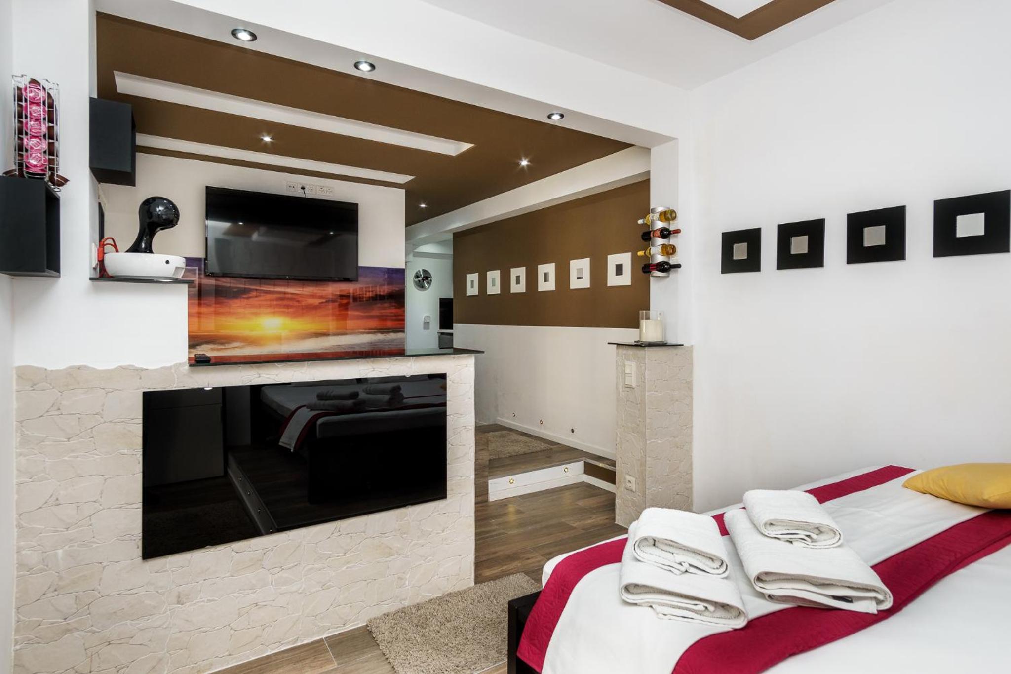 C.8 Indigo&Leon #suite_in_city_center view 3