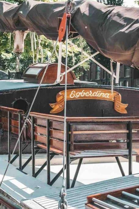 AMAZING PRIVATE LUXURY BOAT ACCOMMODATION