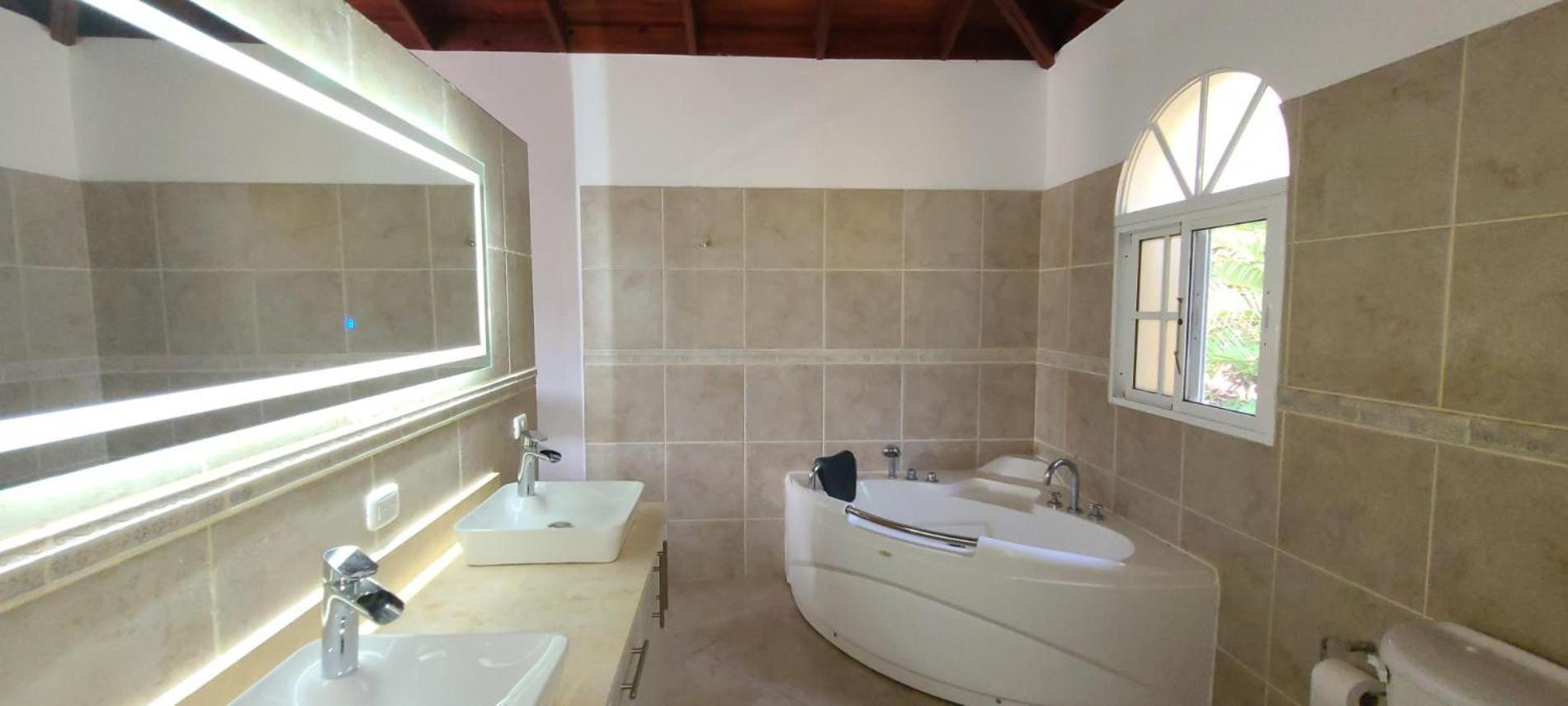 Private Secluded 3 bedroom villa view 4