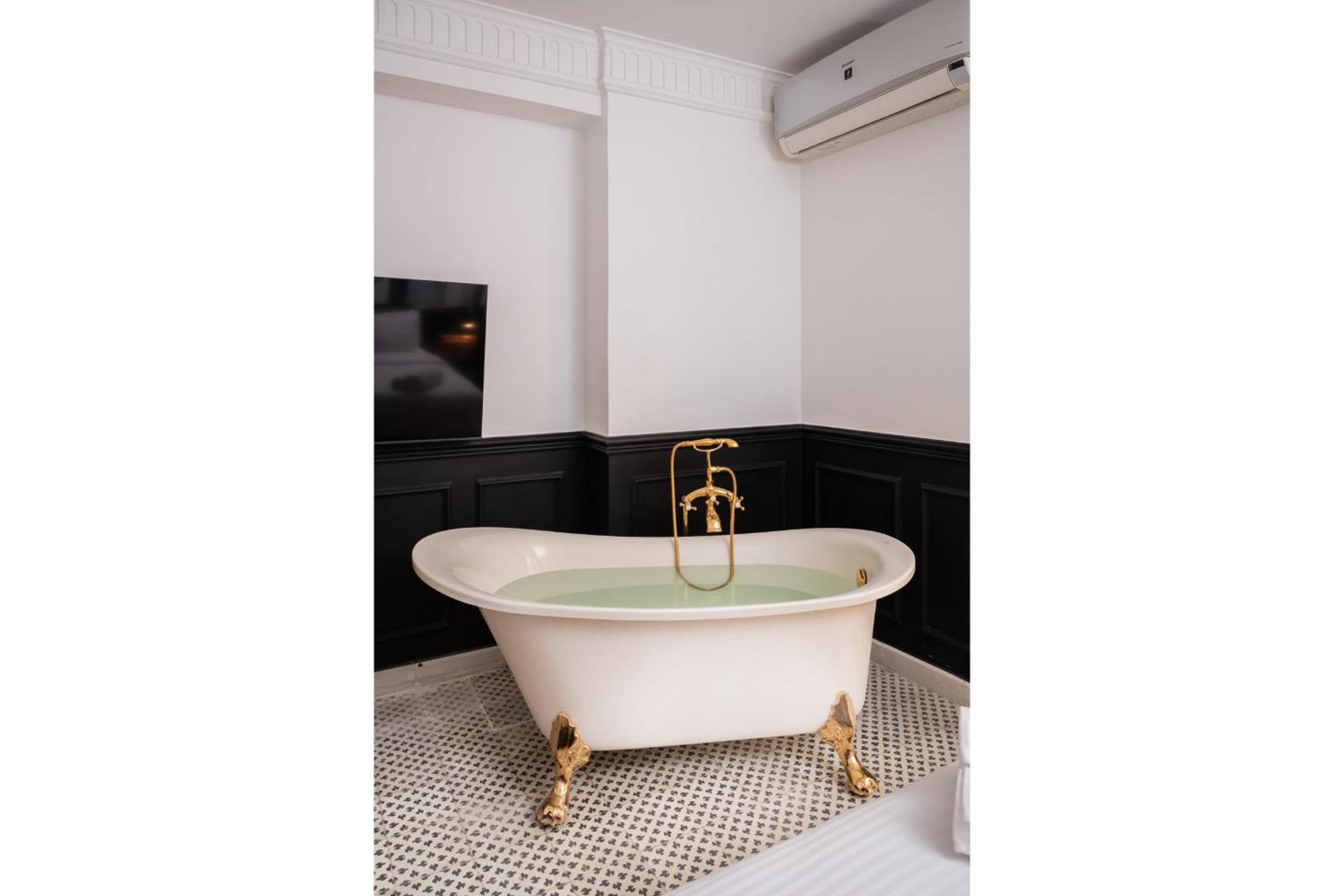 The Bold Signature 1BDR Studio Cairo's Downtown