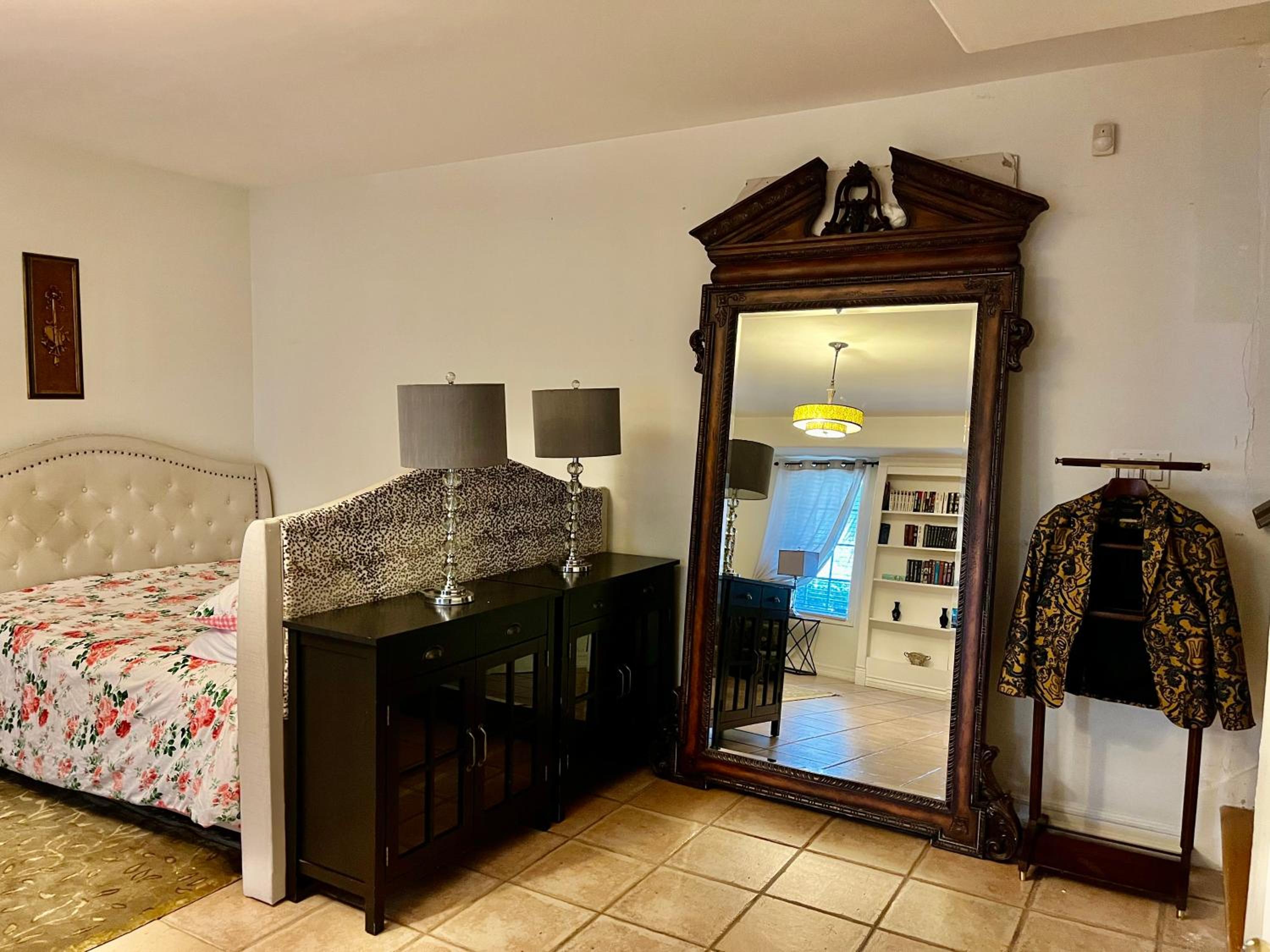 Hollywood Hills Homestay