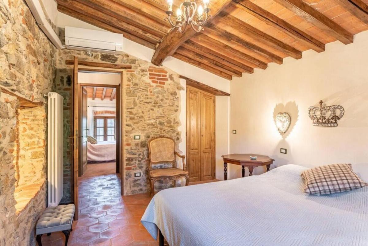 Villa Pera by Nicola Real Estate