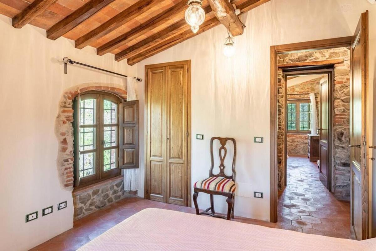 Villa Pera by Nicola Real Estate