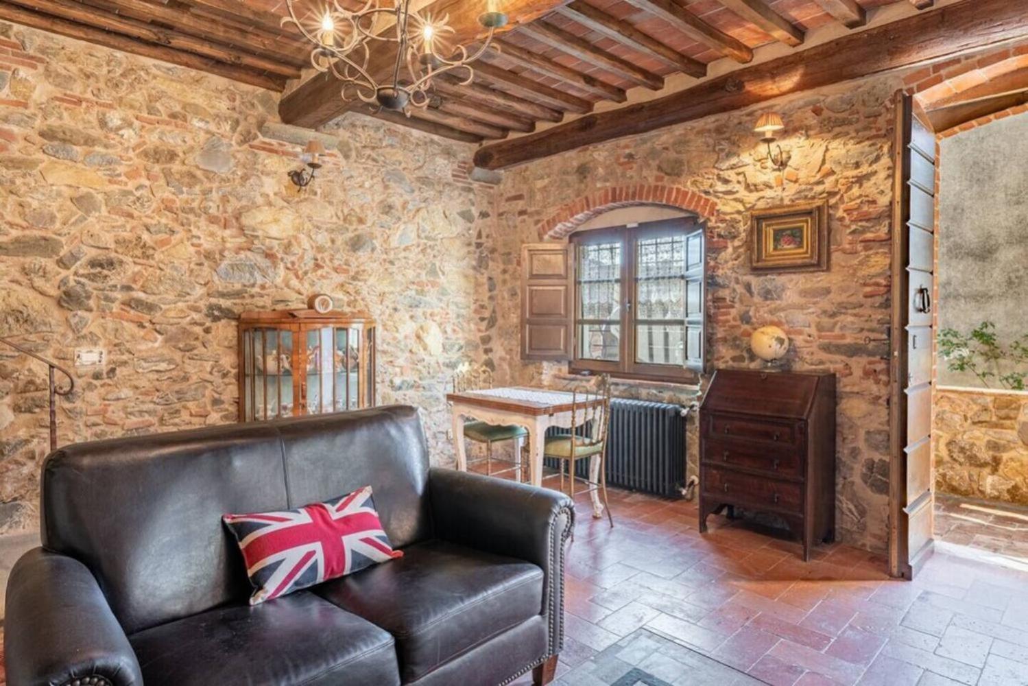 Villa Pera by Nicola Real Estate