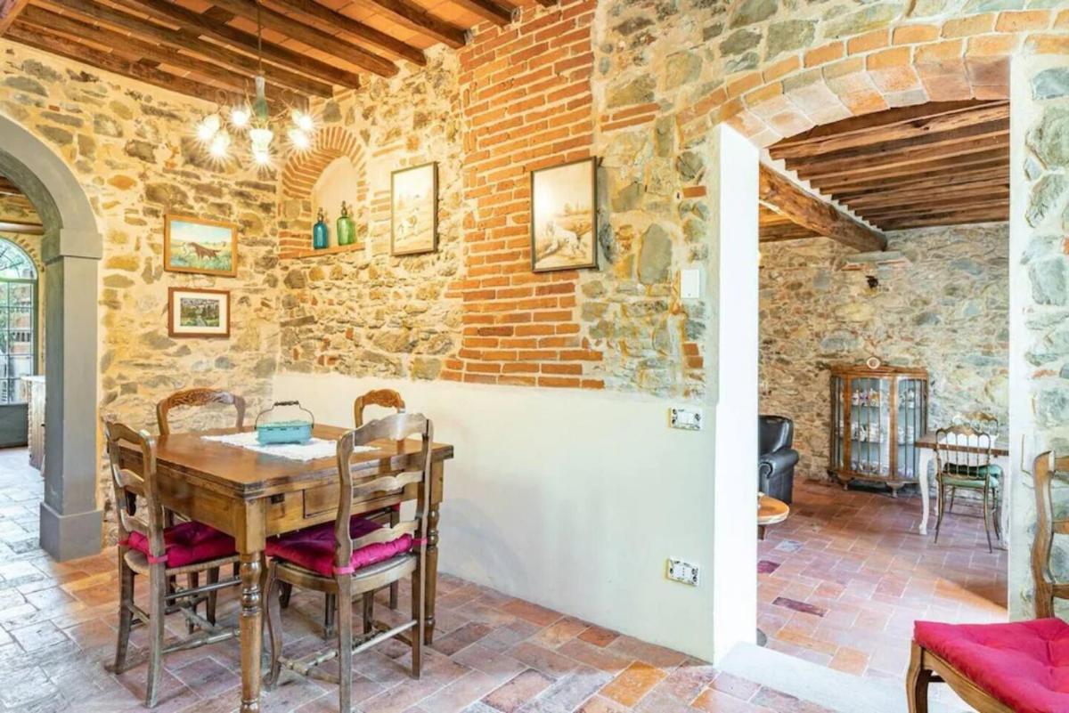 Villa Pera by Nicola Real Estate