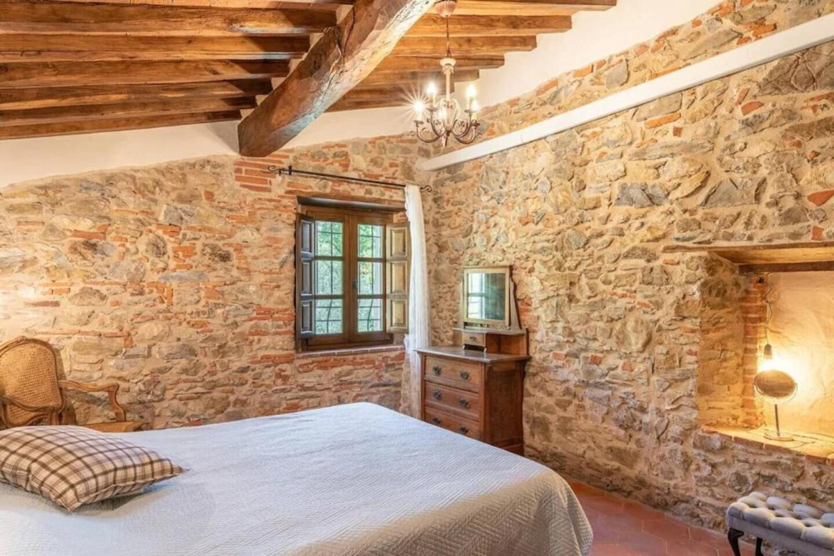 Villa Pera by Nicola Real Estate