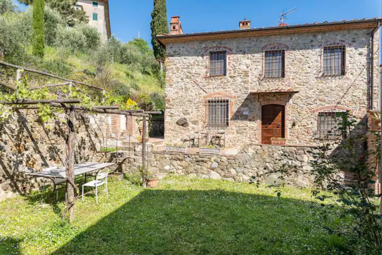 Villa Pera by Nicola Real Estate