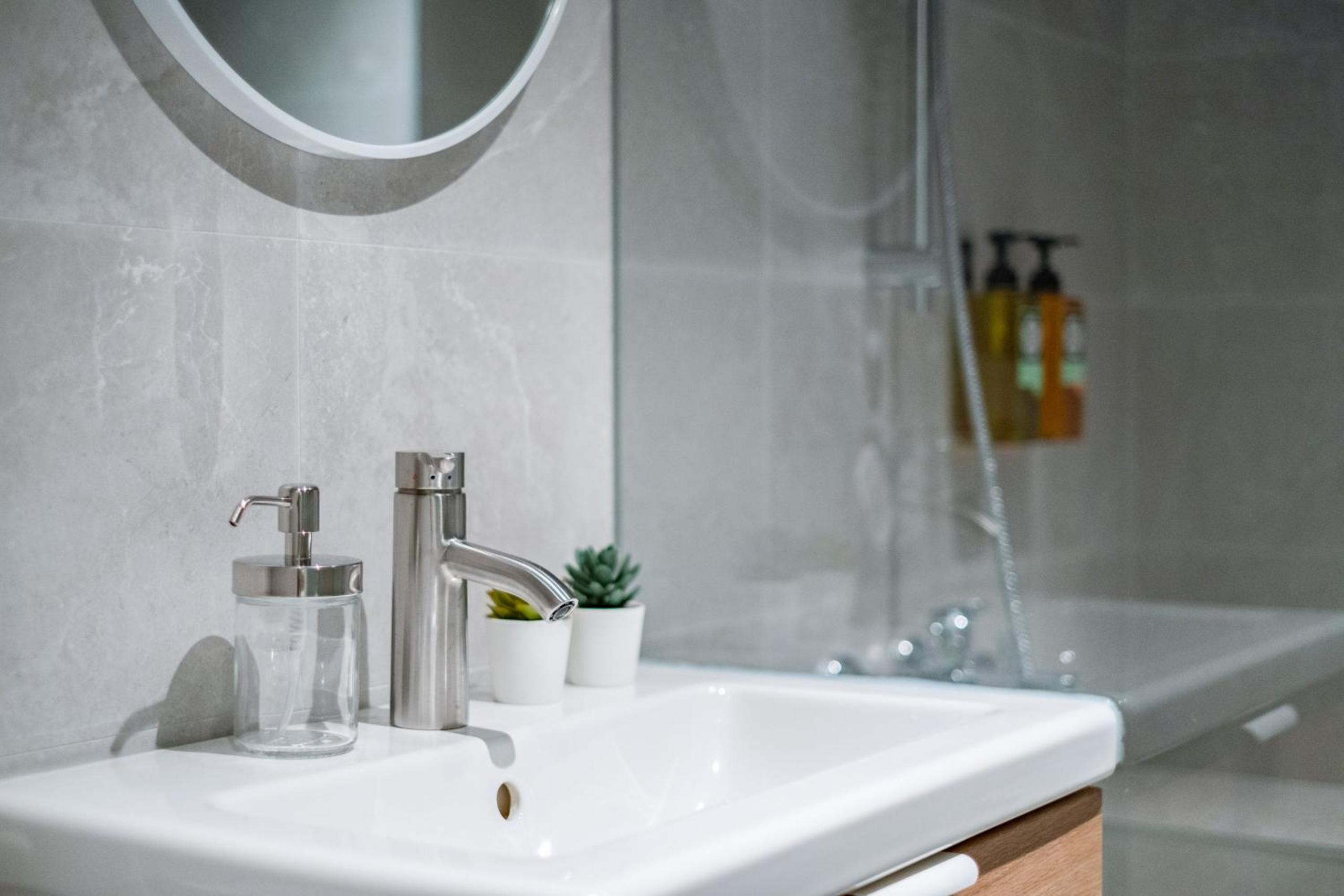 Lin Suites by Olala Homes