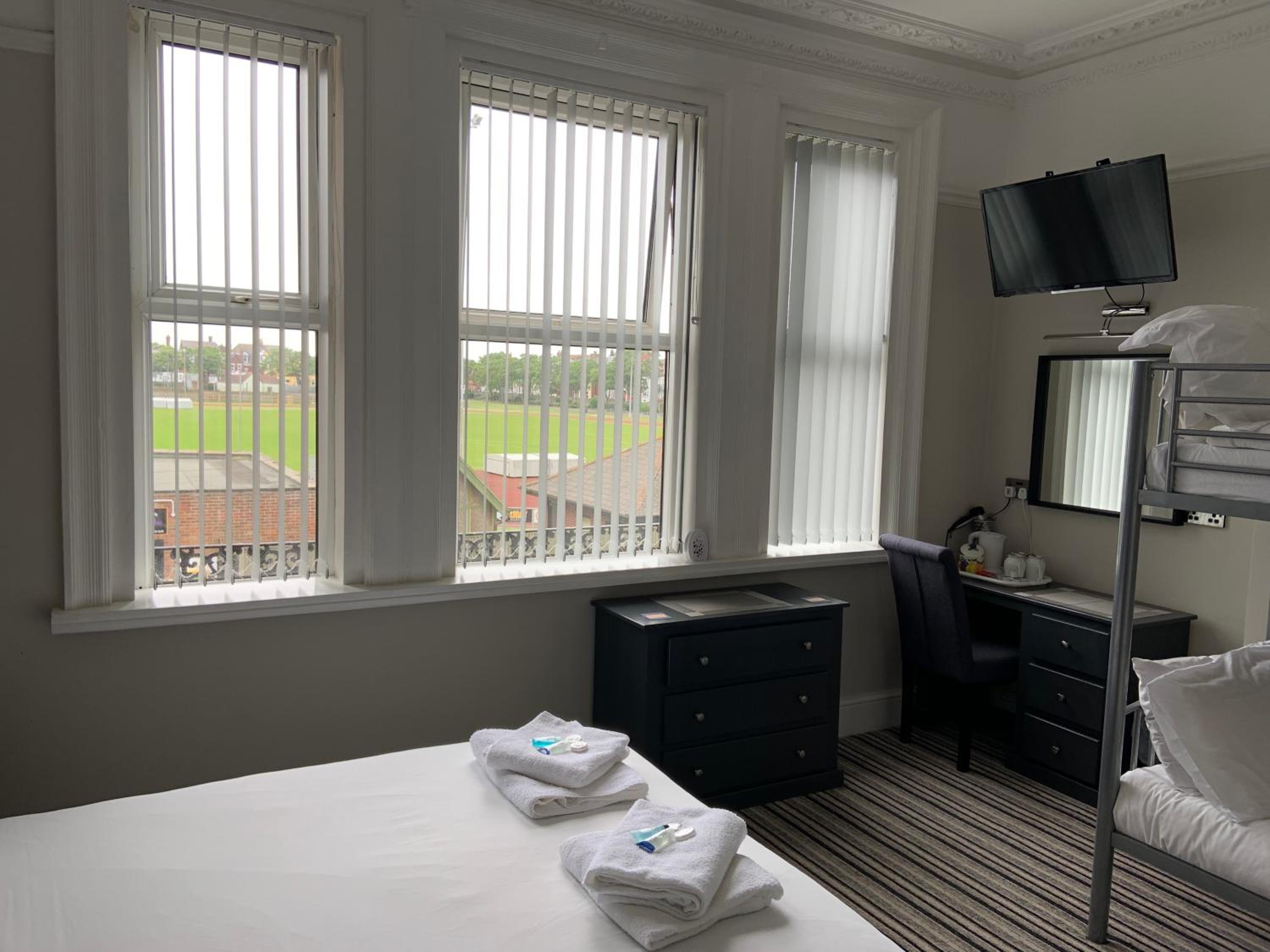 Arona Guest Hotel