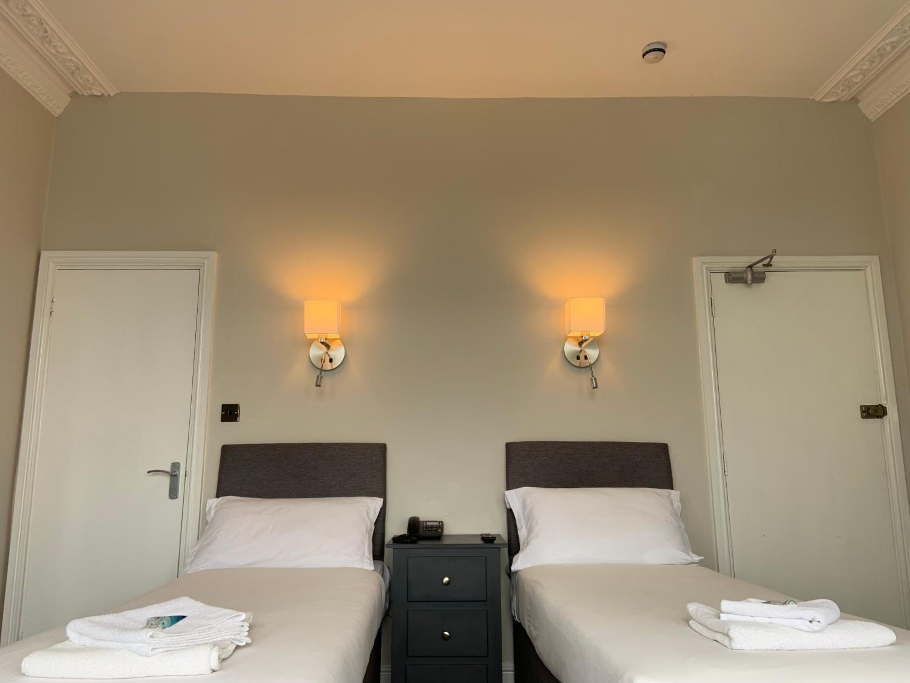 Arona Guest Hotel