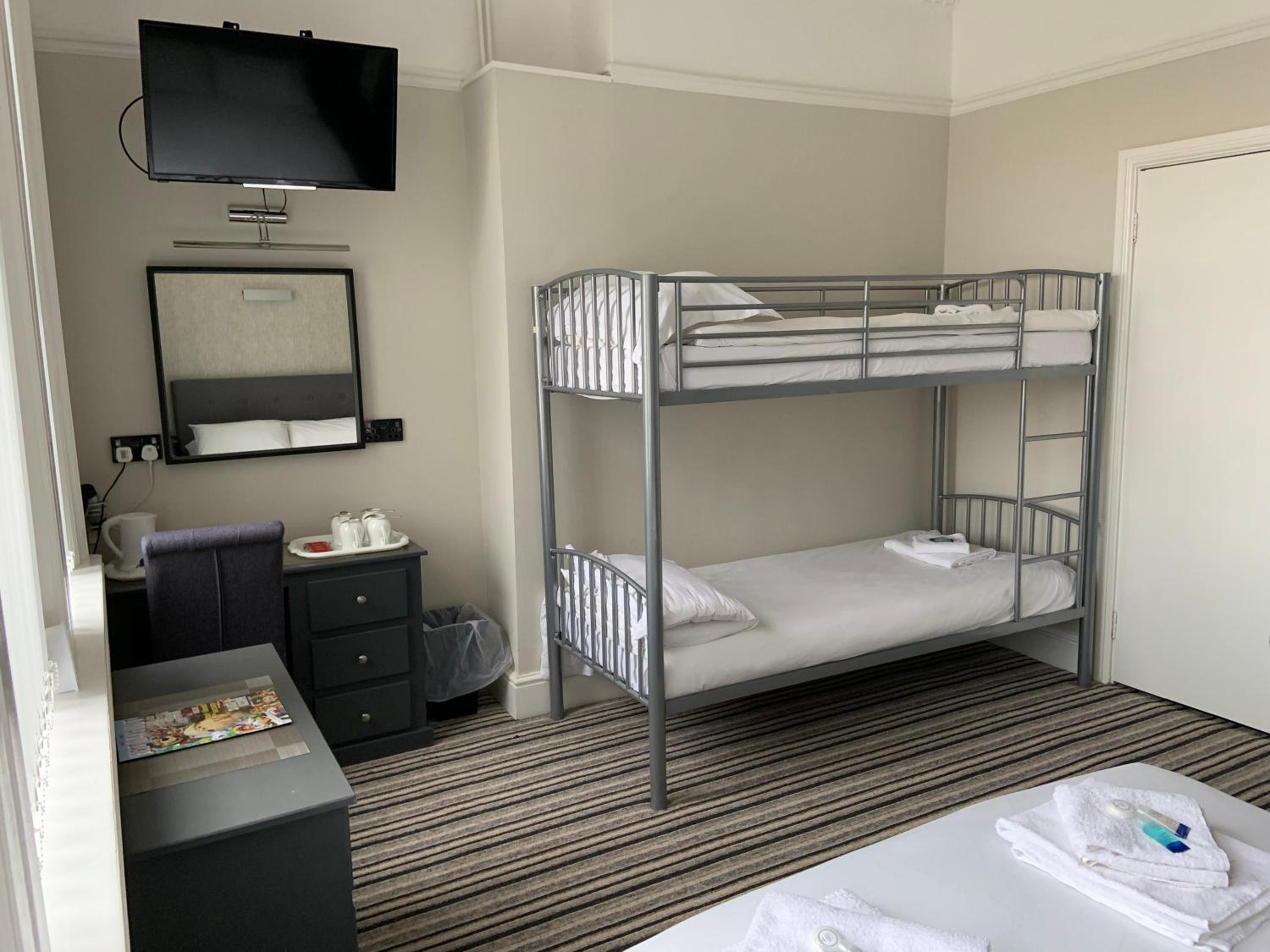 Arona Guest Hotel
