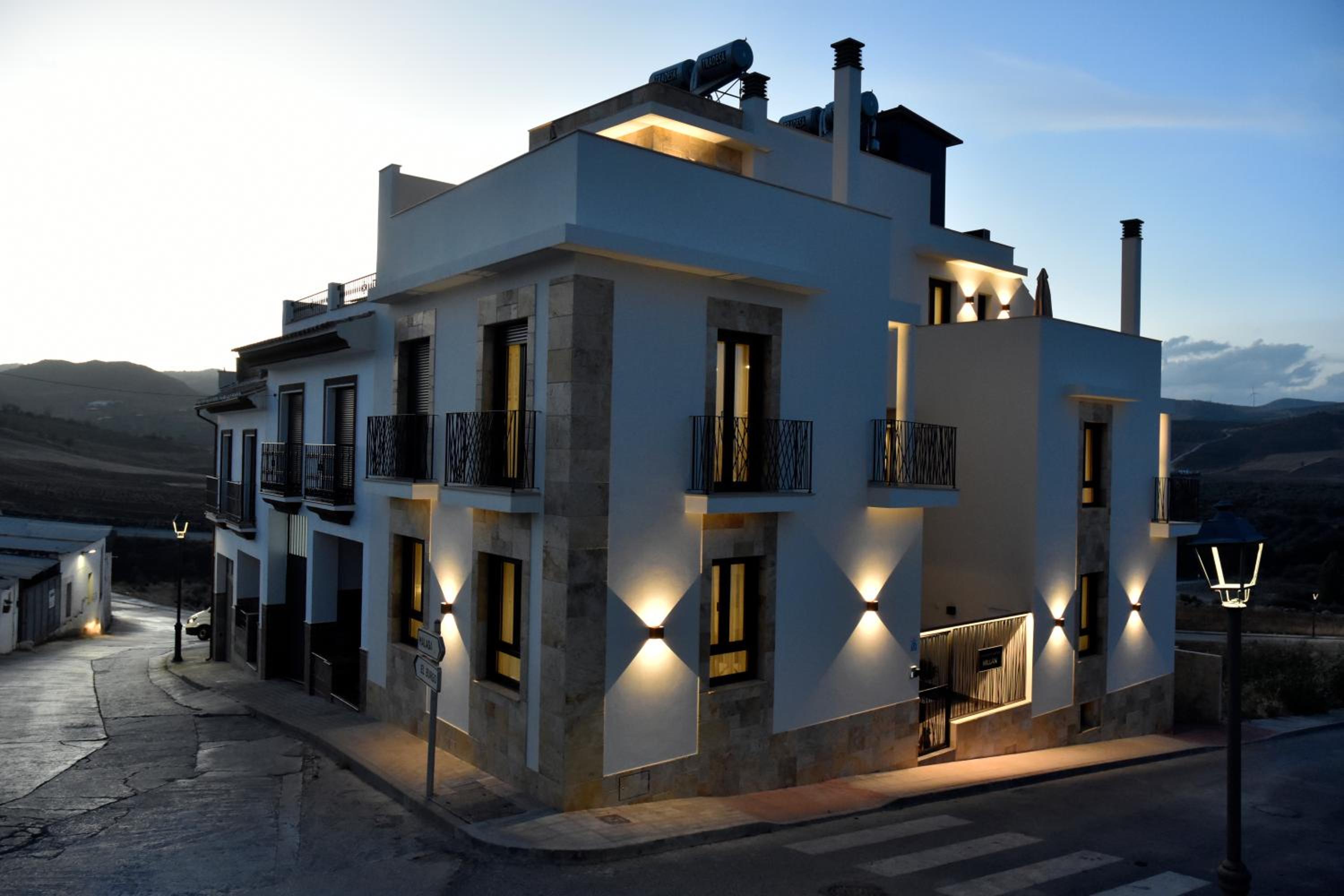 APTOS MILLÁN