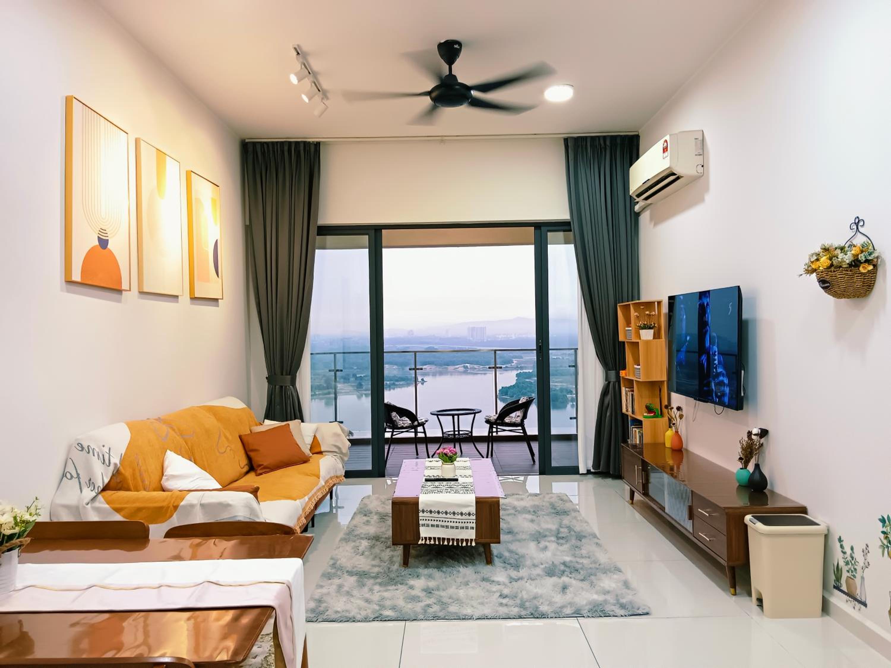 Danga Suite full Sea View, 7 min to CIQ,3BR 8 PAX, Royal stand, By Hint