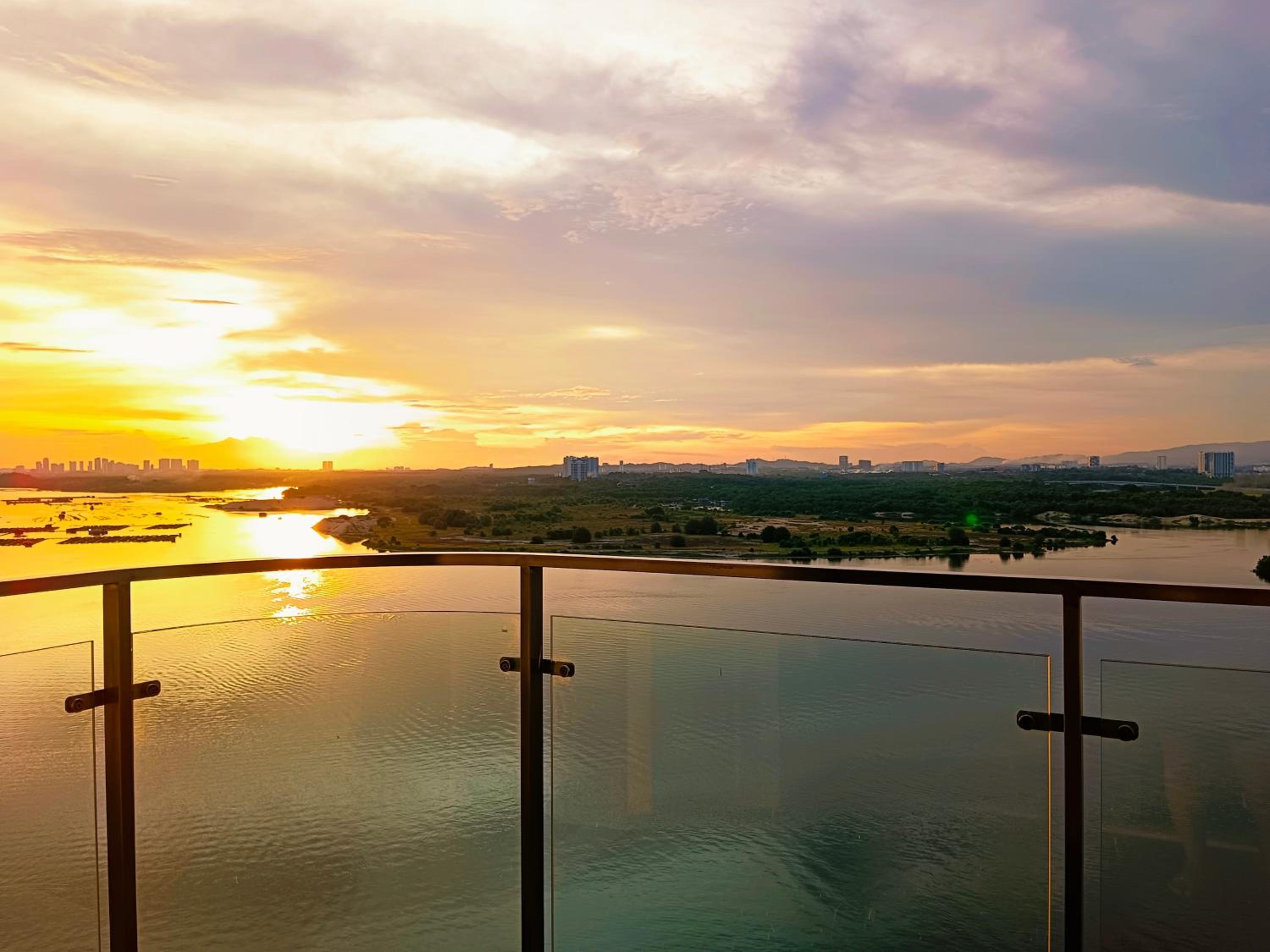 Danga Suite full Sea View, 7 min to CIQ,3BR 8 PAX, Royal stand, By Hint