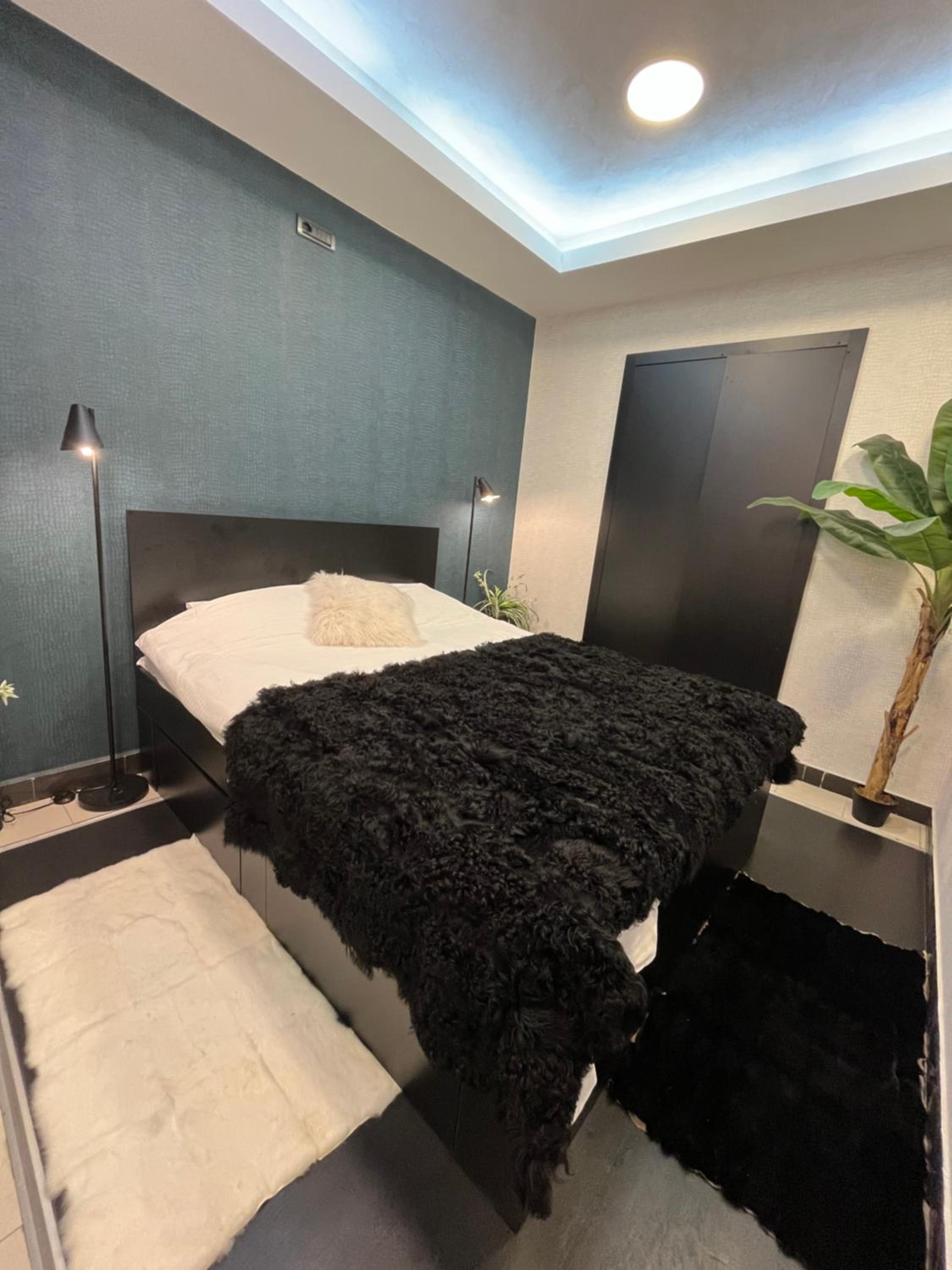 Black Pearl apartment