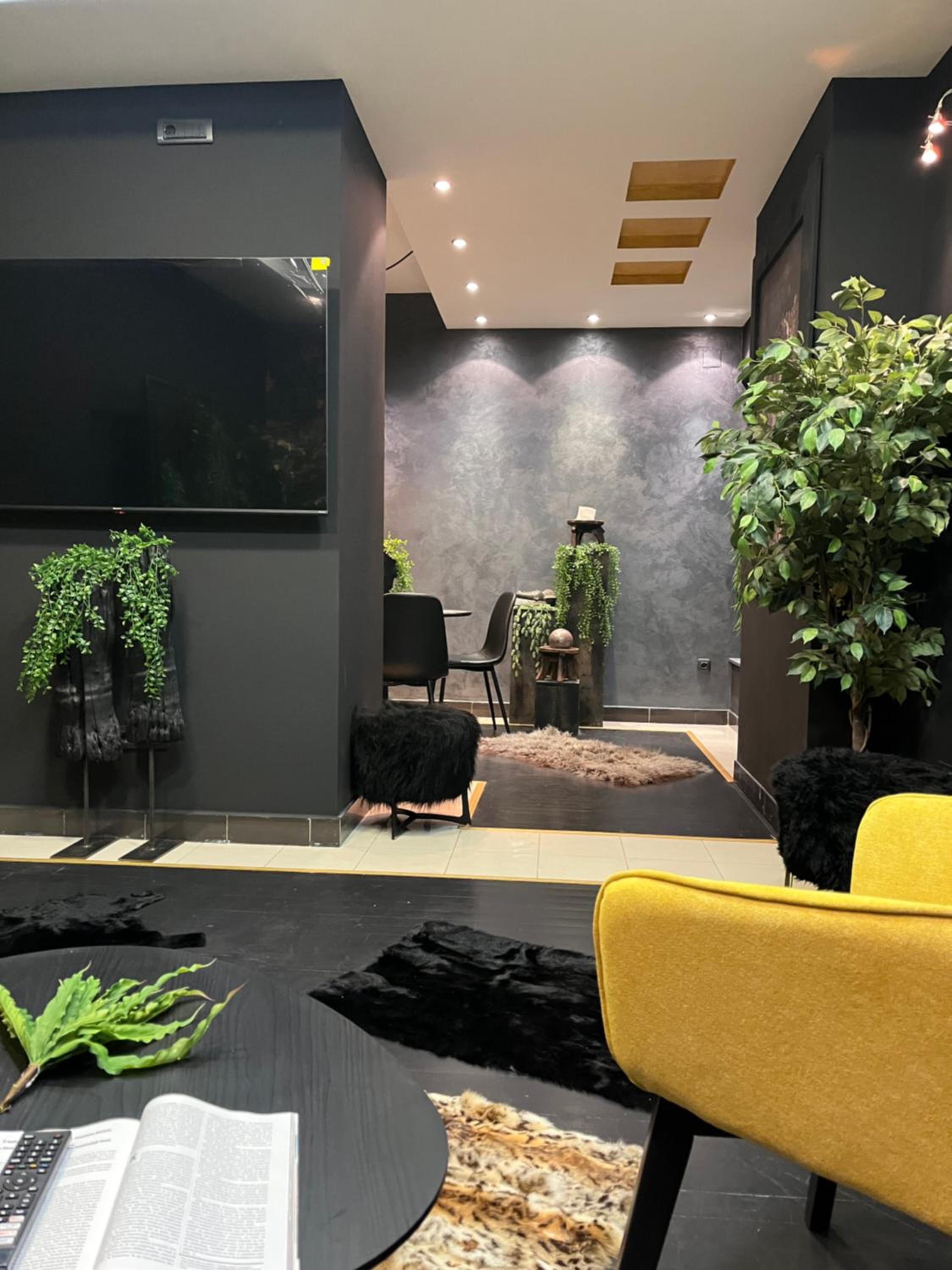 Black Pearl apartment
