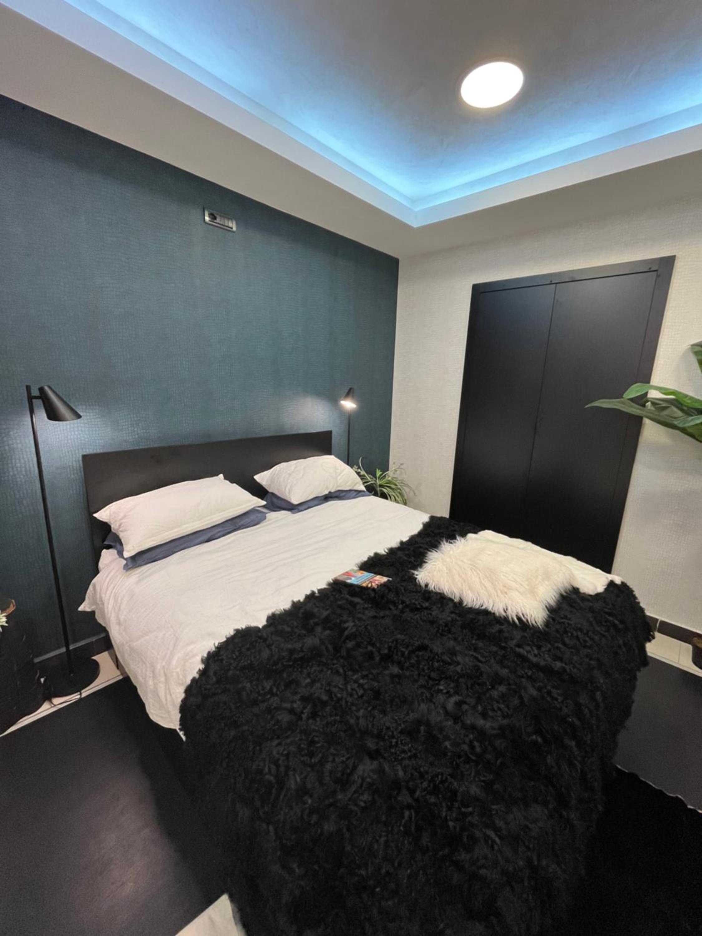 Black Pearl apartment