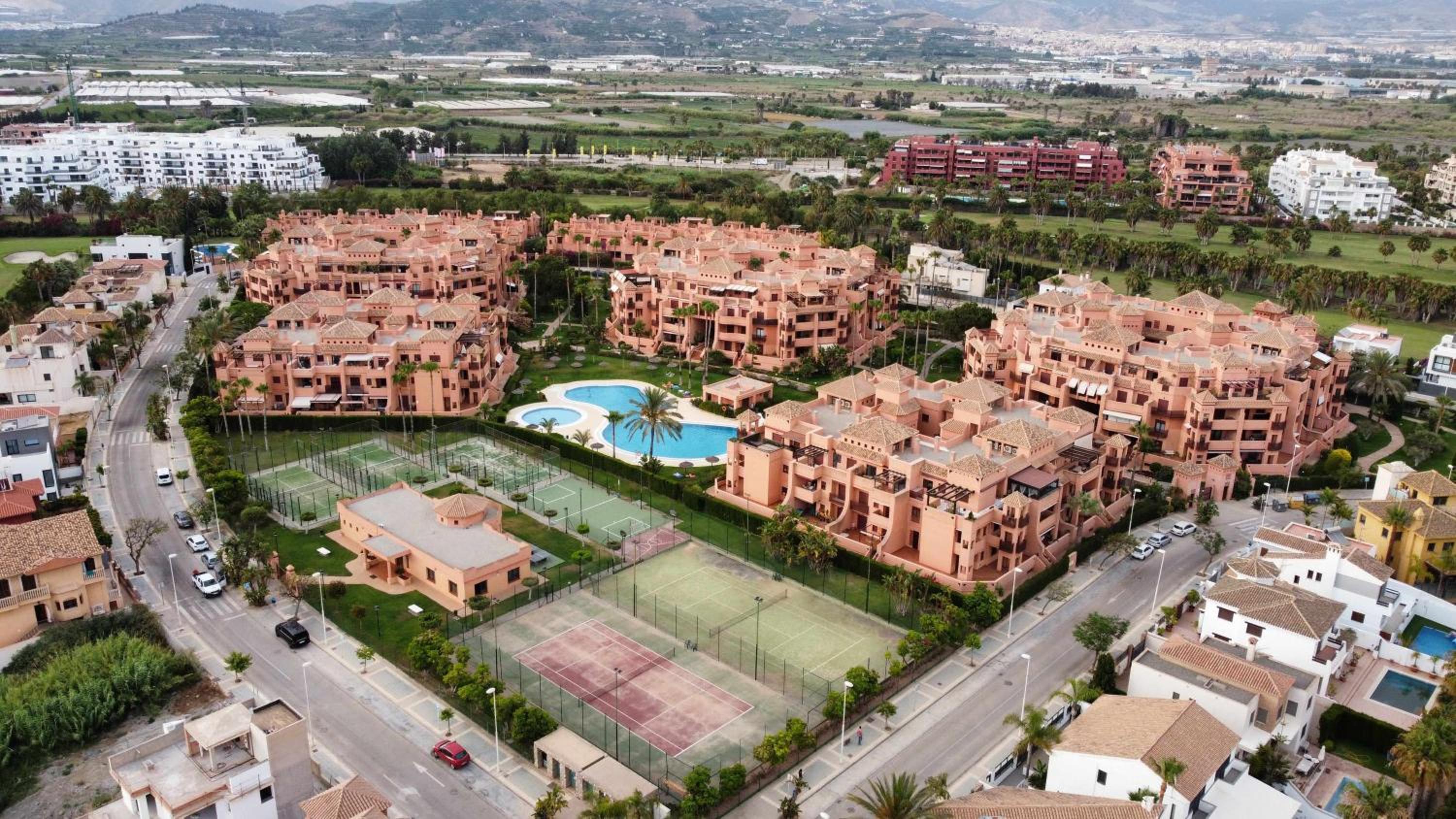 E2 equipado en Playa Granada con terraza de 11m2 view 4