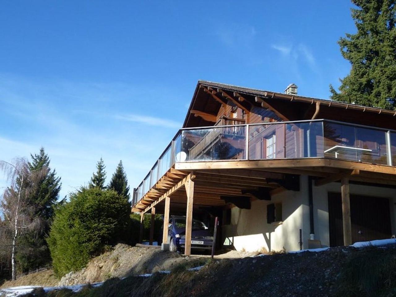Chalet traditionnel avec jacuzzi extérieur view 3