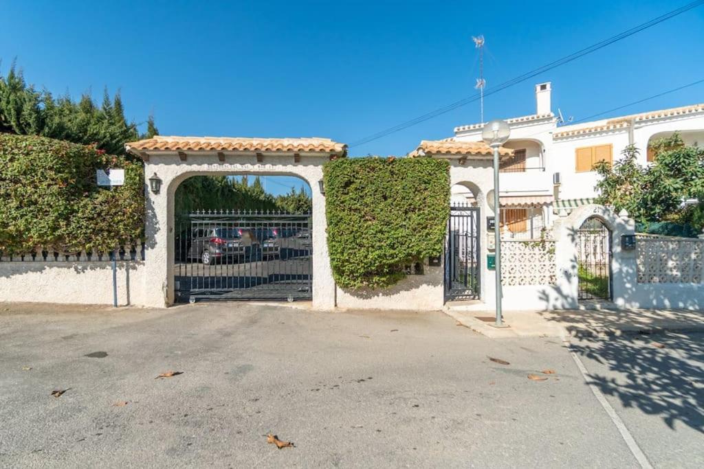CB Living - 2 bedroom beach condo, Playa Flamenca view 3