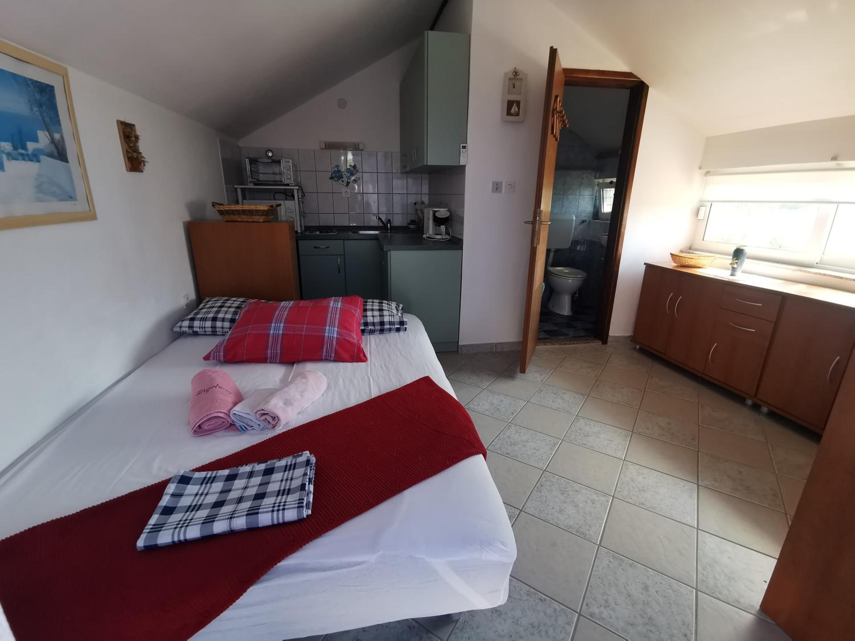 Guest house with pool Ante