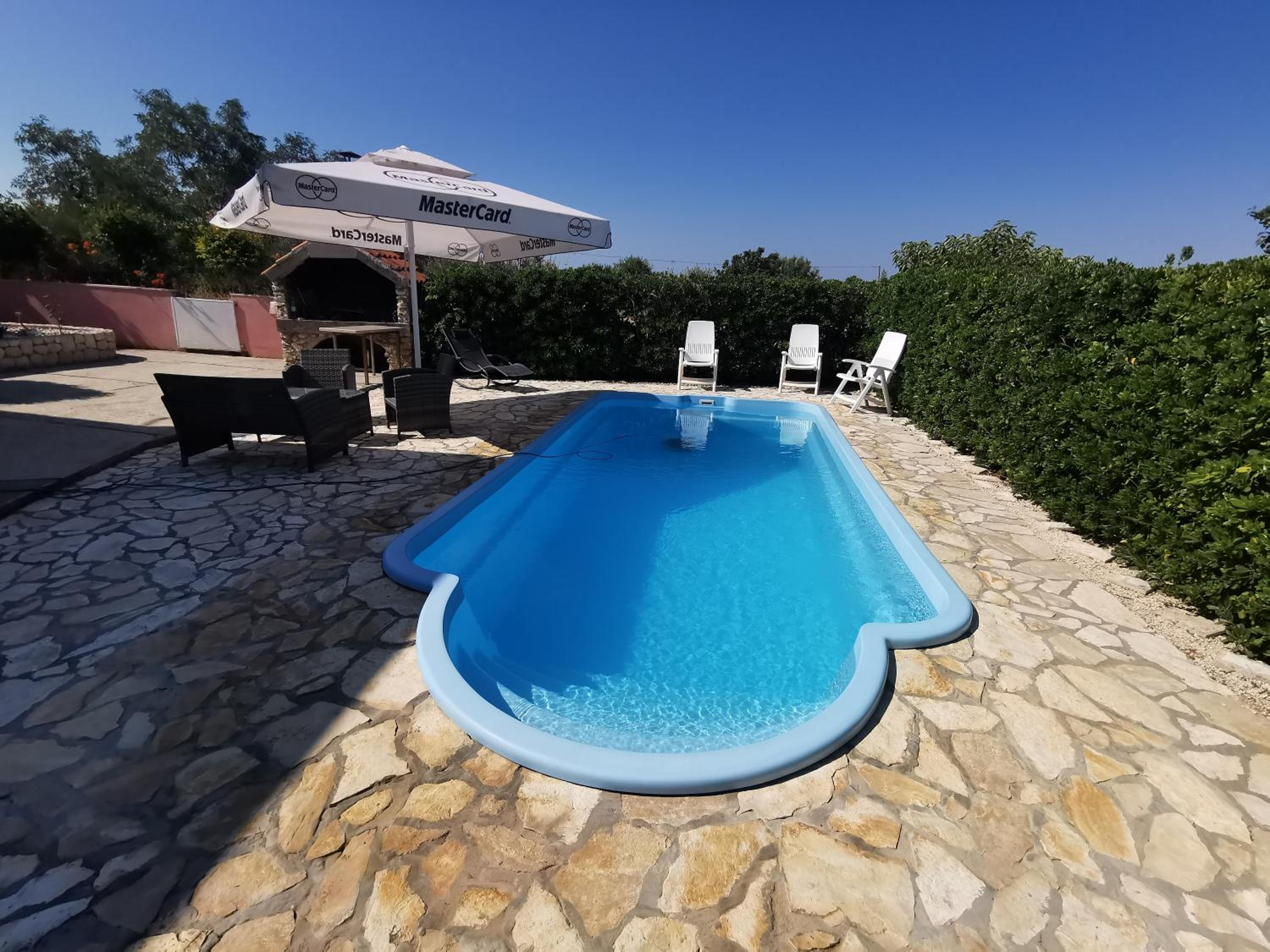 Guest house with pool Ante