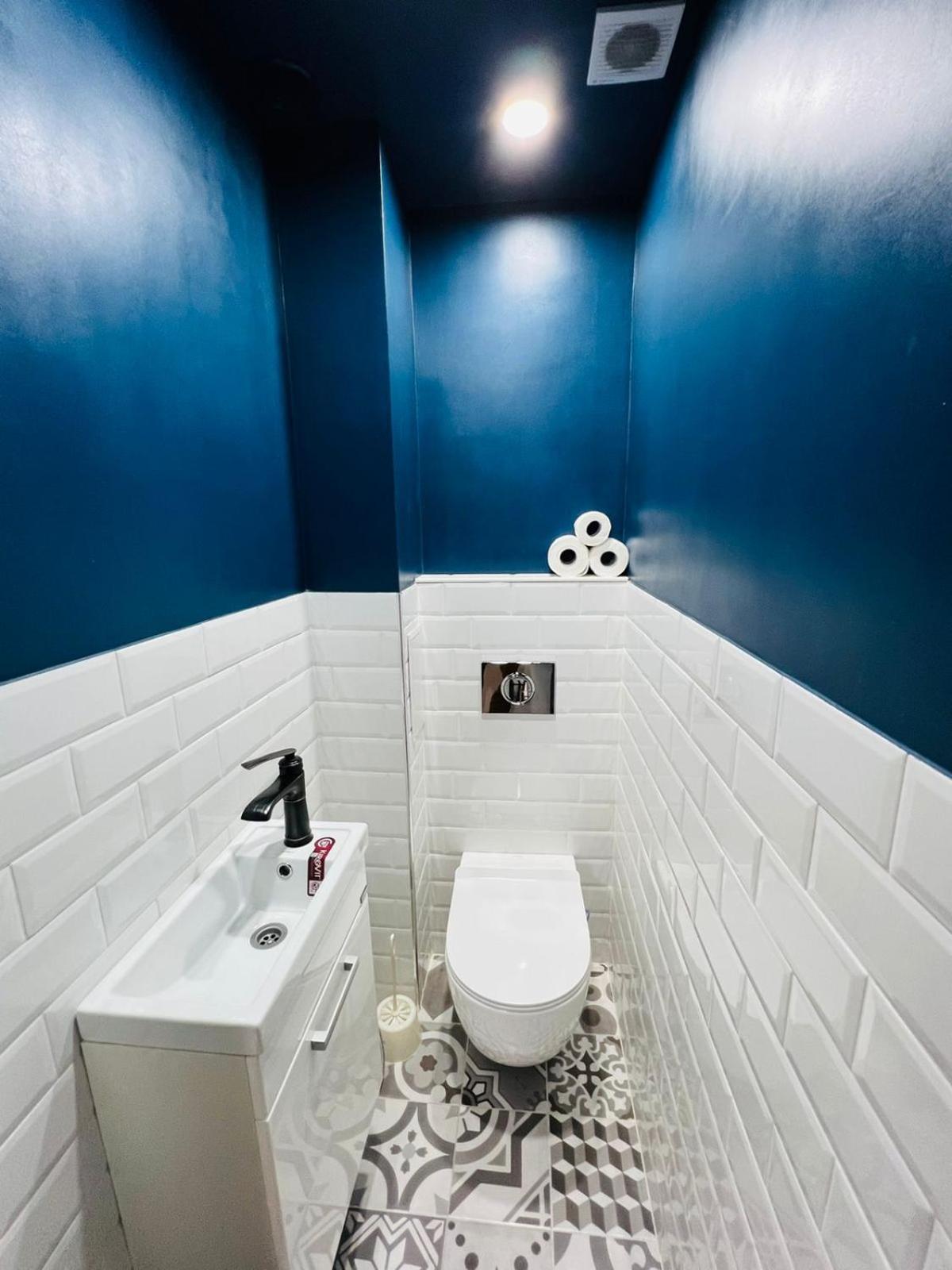 Middle of Center with Jacuzzi + 2 Bathroom + 3bedroom by Republic square on Amiryan Street