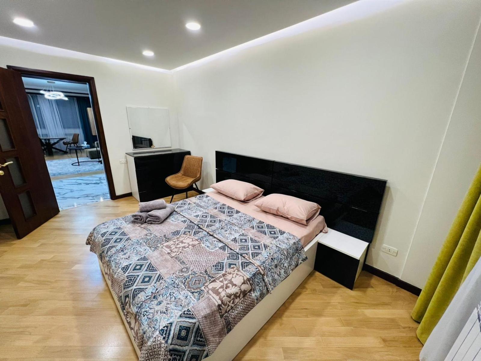 Middle of Center with Jacuzzi + 2 Bathroom + 3bedroom by Republic square on Amiryan Street