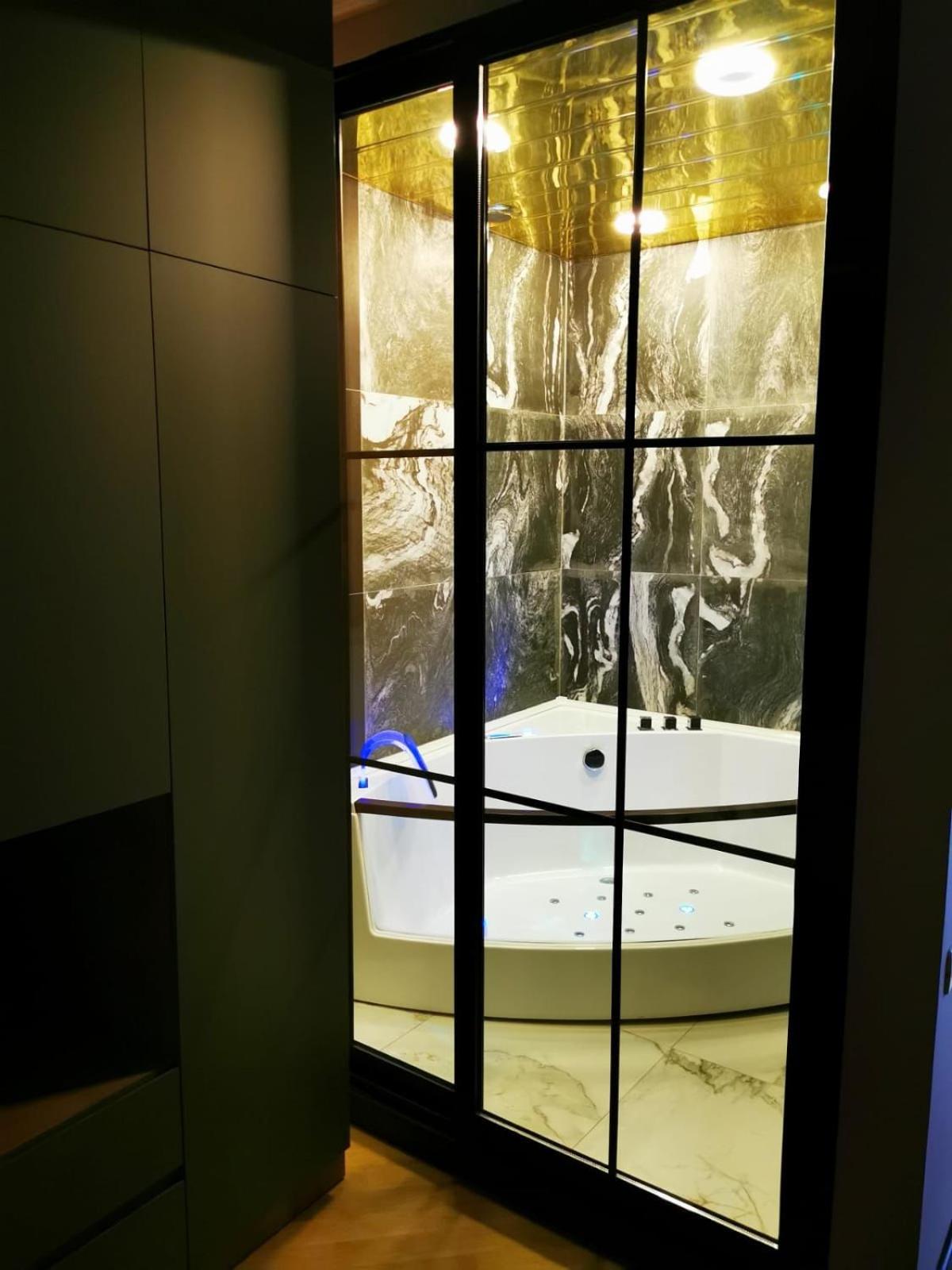 Middle of Center with Jacuzzi + 2 Bathroom + 3bedroom by Republic square on Amiryan Street