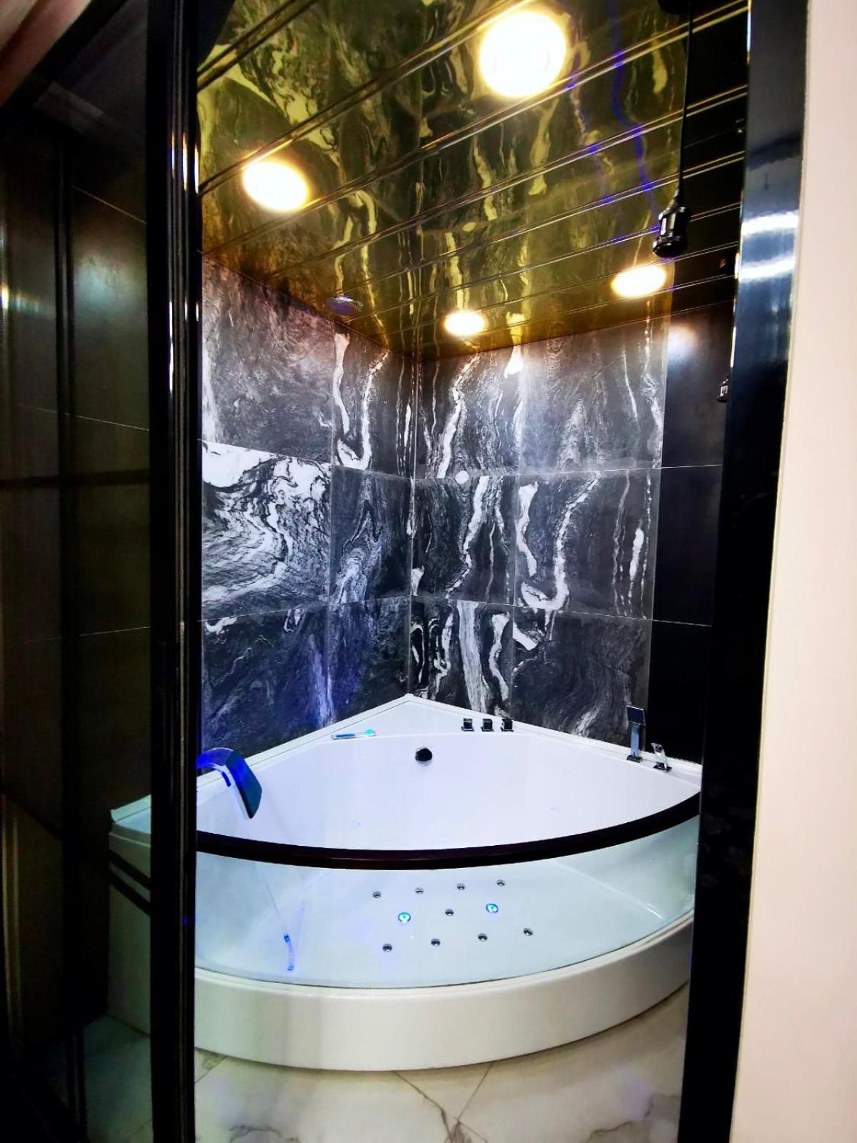 Middle of Center with Jacuzzi + 2 Bathroom + 3bedroom by Republic square on Amiryan Street