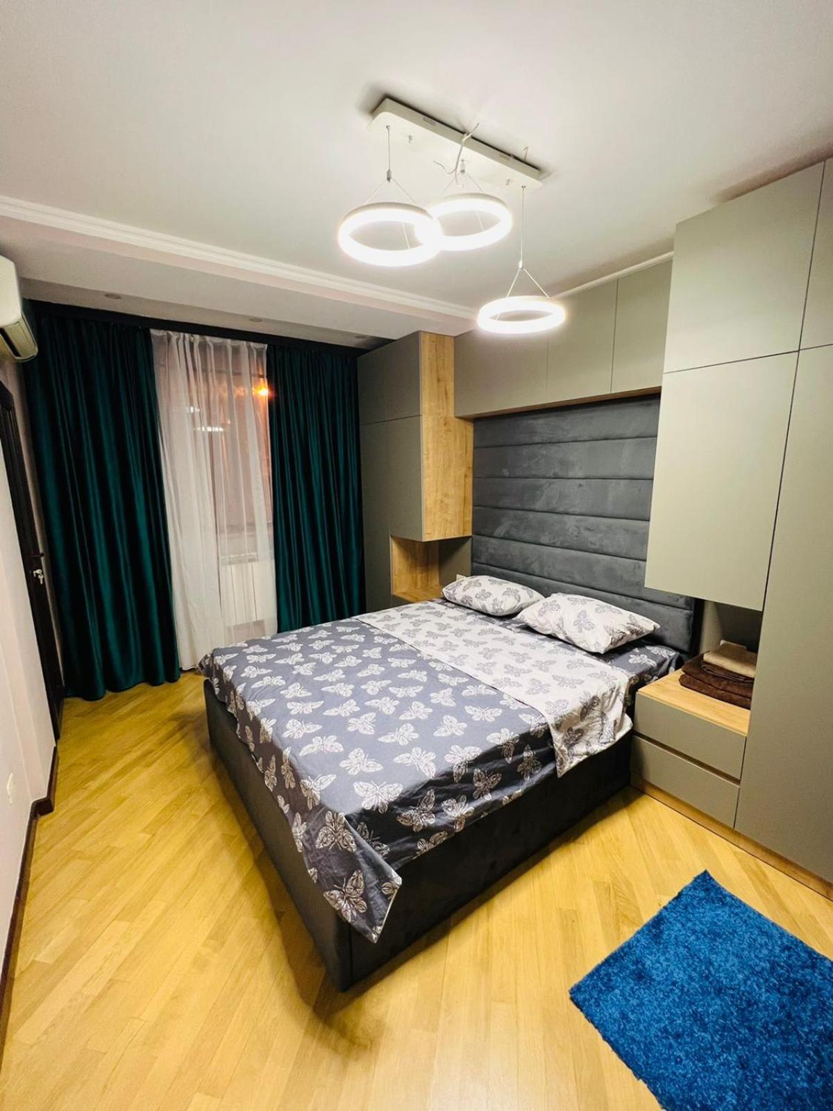 Middle of Center with Jacuzzi + 2 Bathroom + 3bedroom by Republic square on Amiryan Street