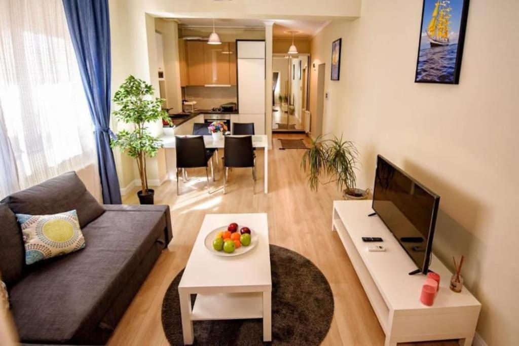 Manooy Apartment 2 view 5