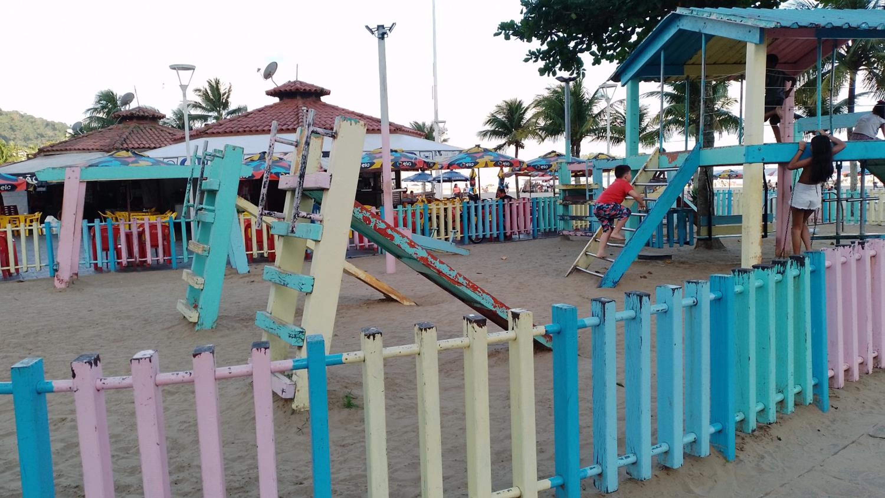 Apto acochegante com Praia e lazer
