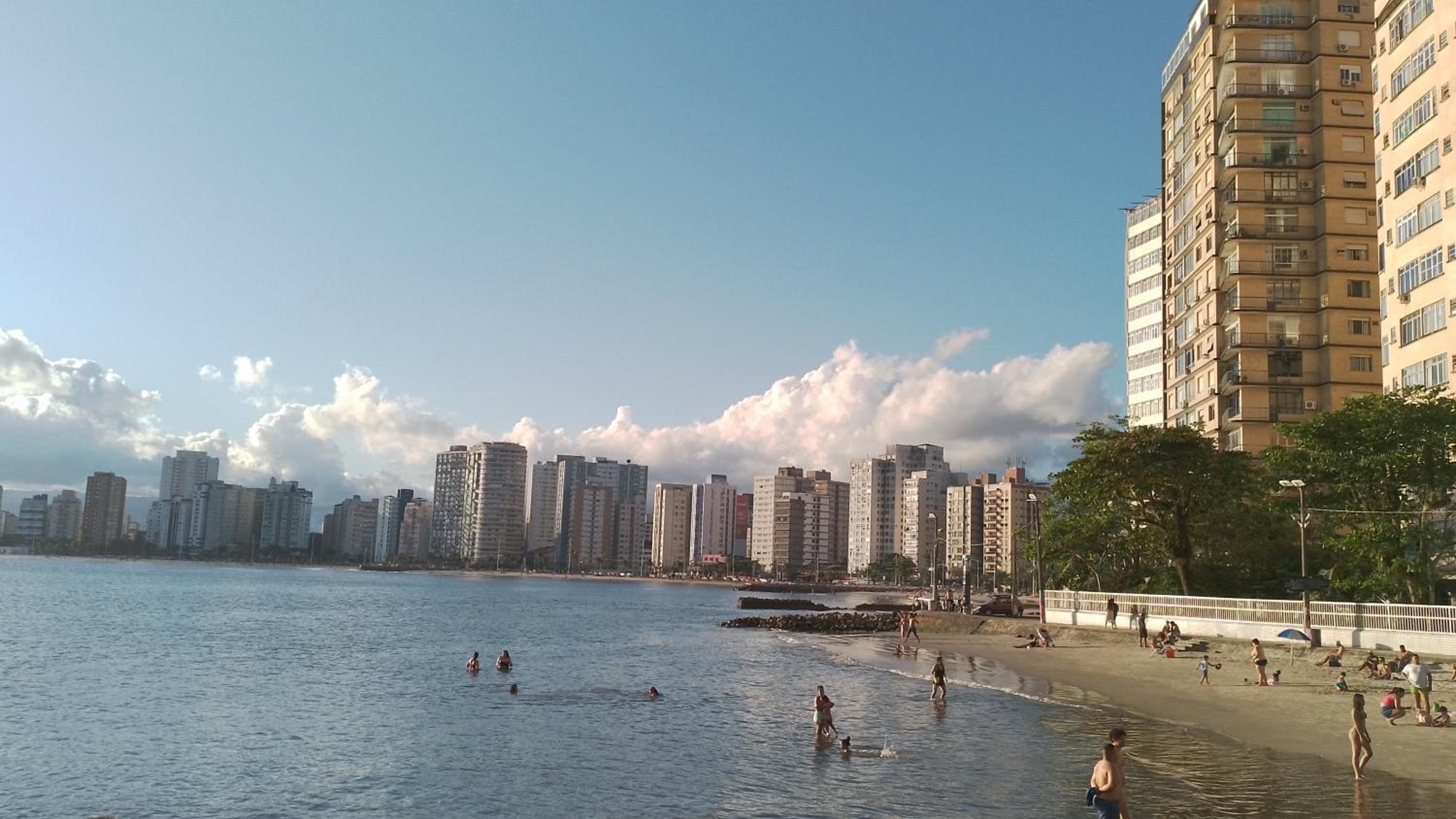 Apto acochegante com Praia e lazer