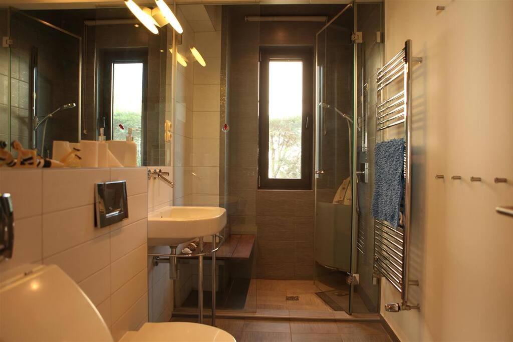 Luxury Lakefront Villa with Private Pier & Jacuzzi view 4