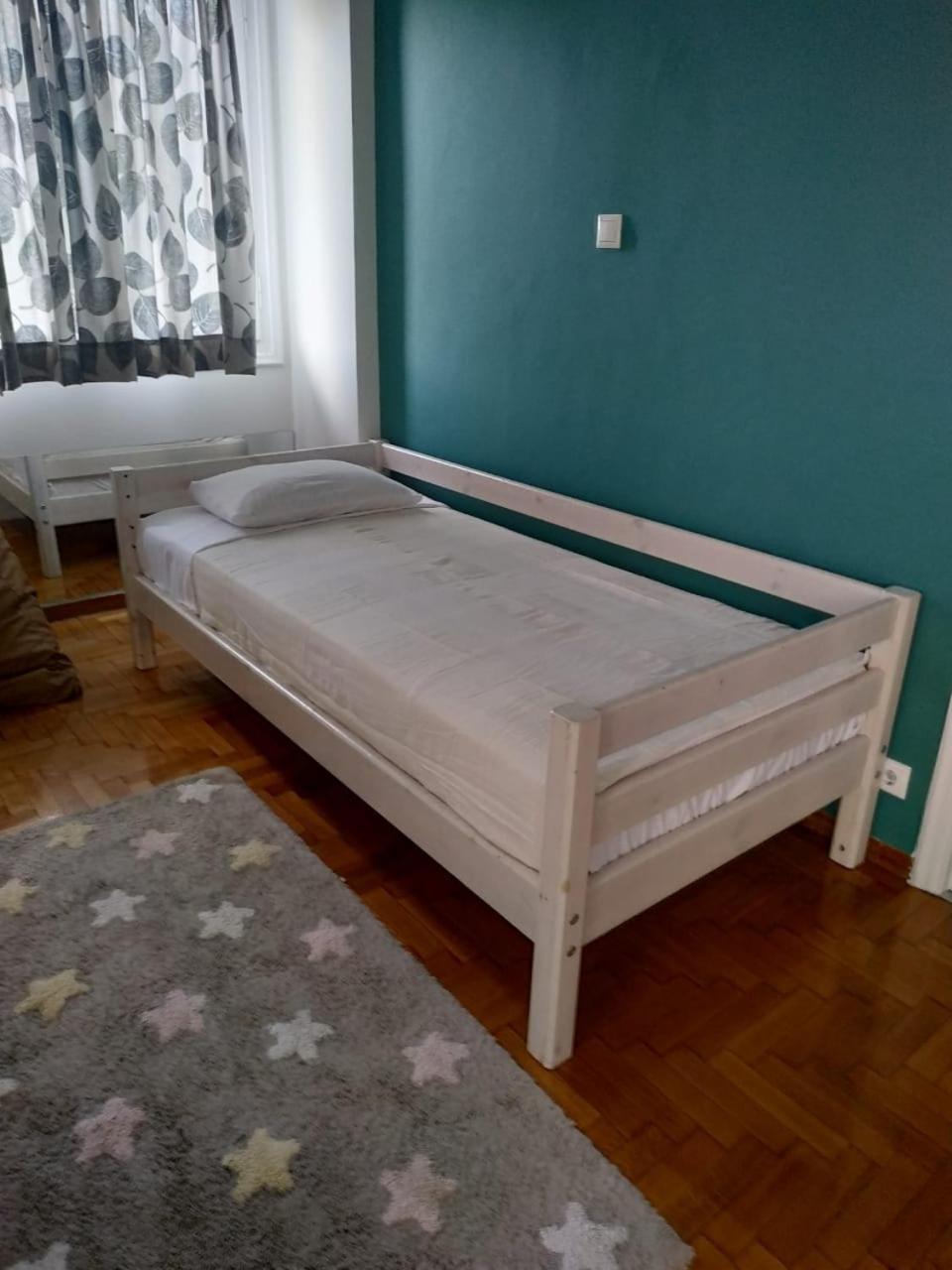 Fully renovated, family-friendly apartment, next to a huge green park, in Athens center