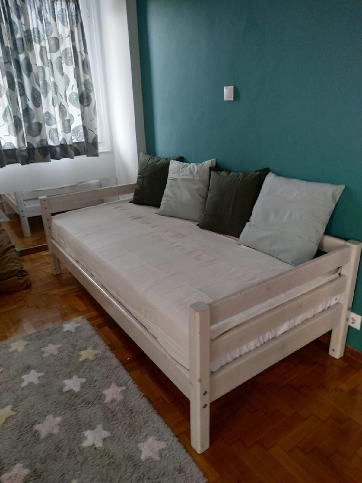 Fully renovated, family-friendly apartment, next to a huge green park, in Athens center