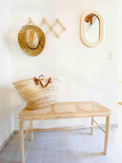 Boho Lake House - Private Beach 600m from the property - Free Parking - Home Cinema Room