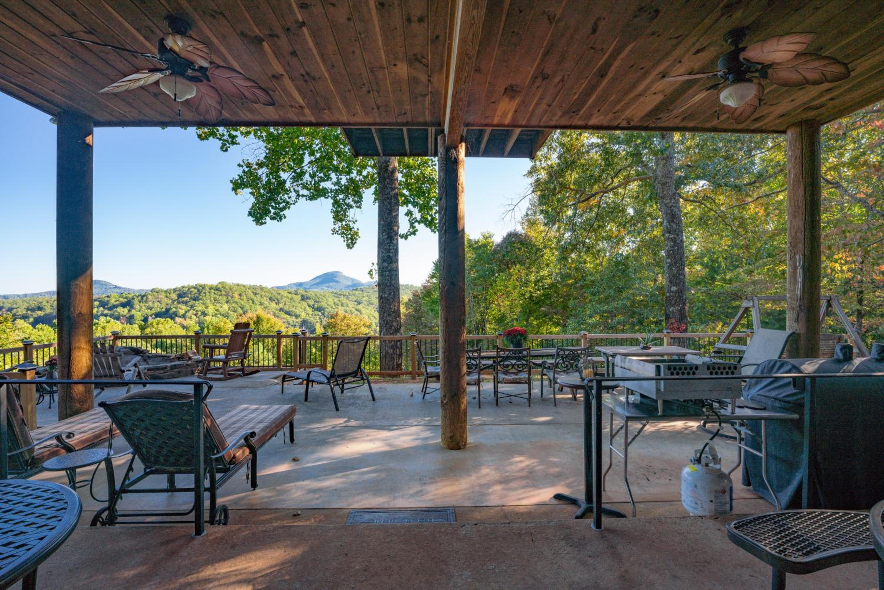 Mountain View Lodge Helen! Luxury Retreat in Downtown Helen! view 2