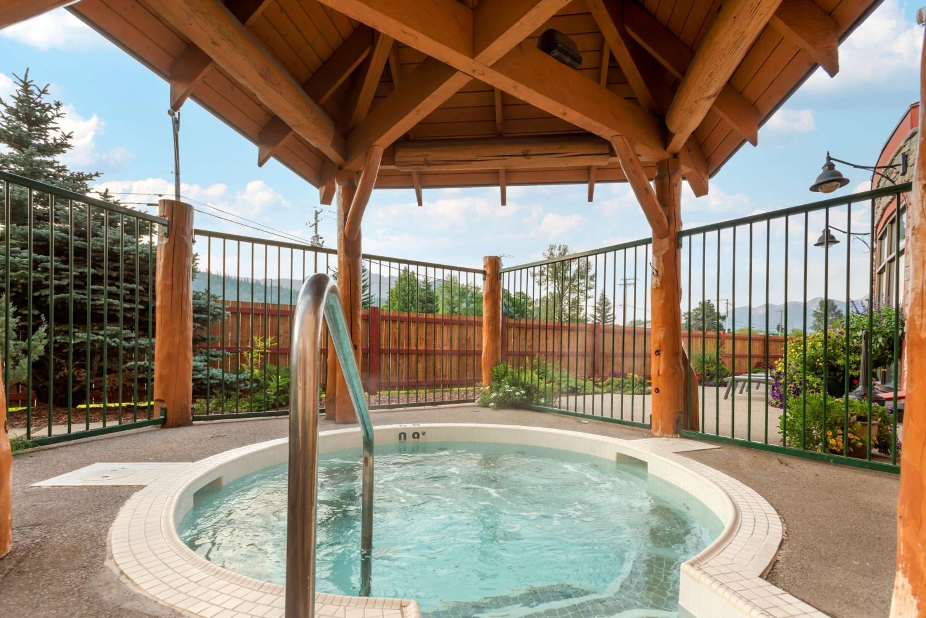 Fernie Vacations - Best Western Plus Fernie Mountain Lodge - Property Image 3