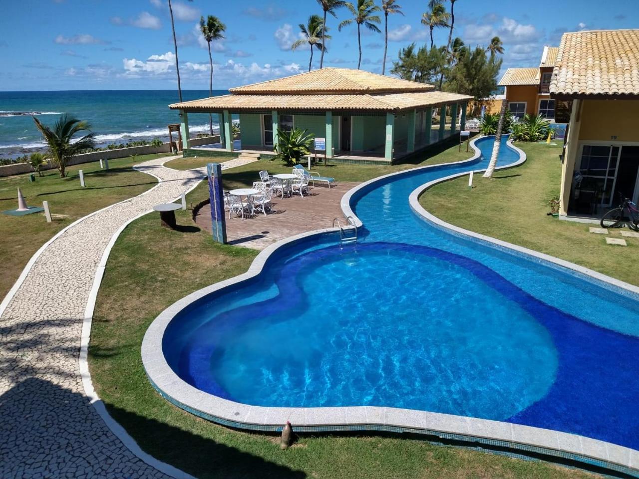 Village em Condomínio c/ piscina e acesso a praia